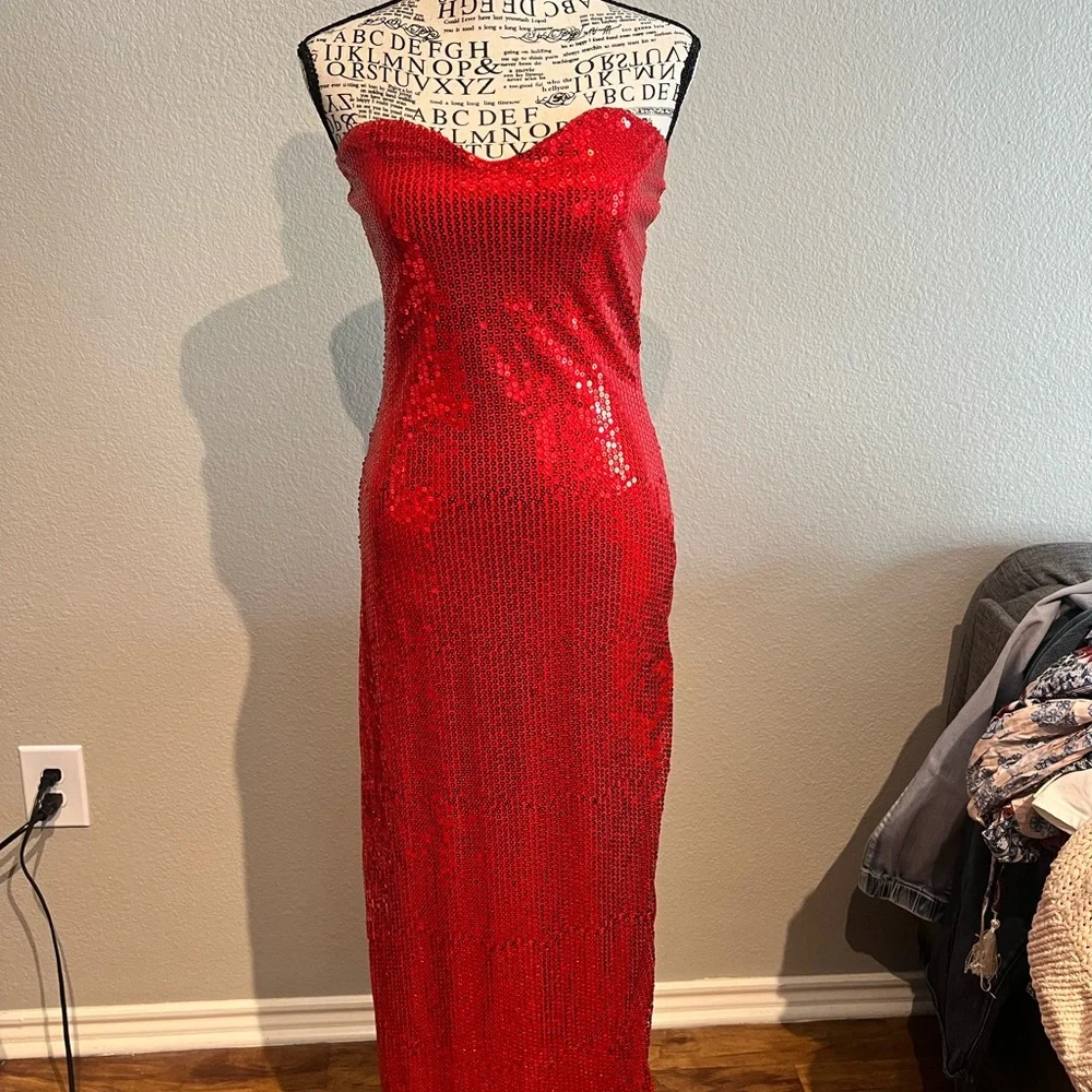 Elegant Red Sequin Strapless Dress - Picture 1 of 6